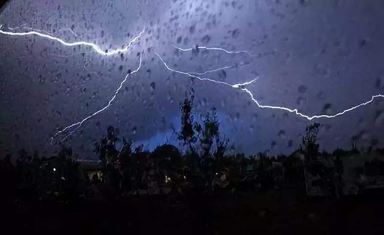 暴雨來襲，請注意人身安全